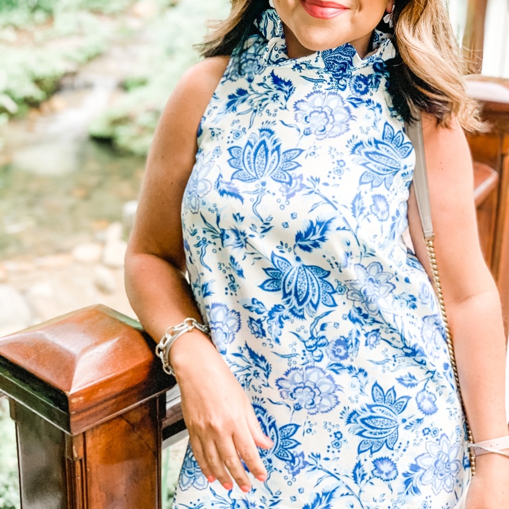 Tuckernuck Blue & white floral blouse